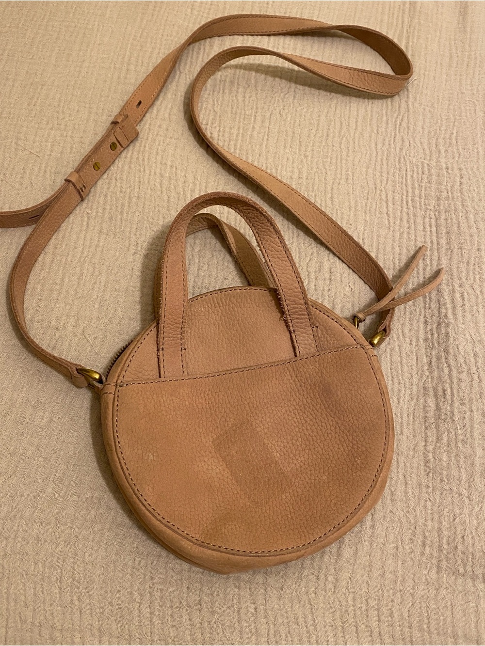 Madewell Leather Round Crossbody Bag in Tan